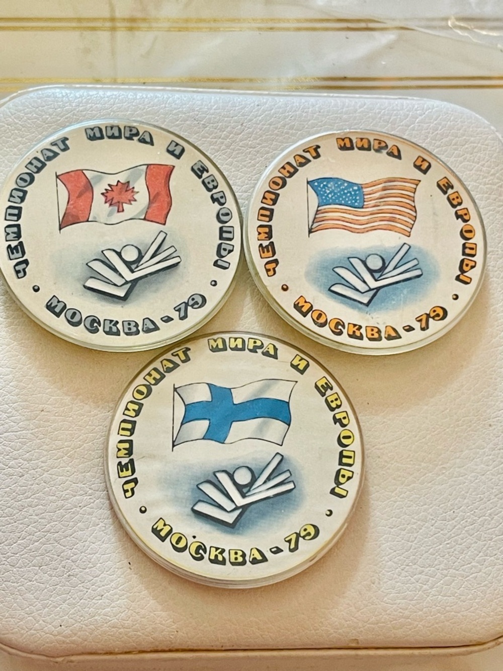 VTG Lot Of 3 Badges 1979 World And European Hockey Championship
Moscow